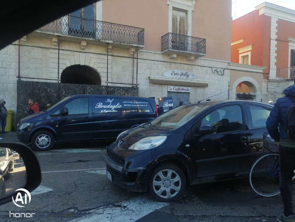 Malore improvviso mentre è a bar: uomo di 46 anni muore a Bisceglie