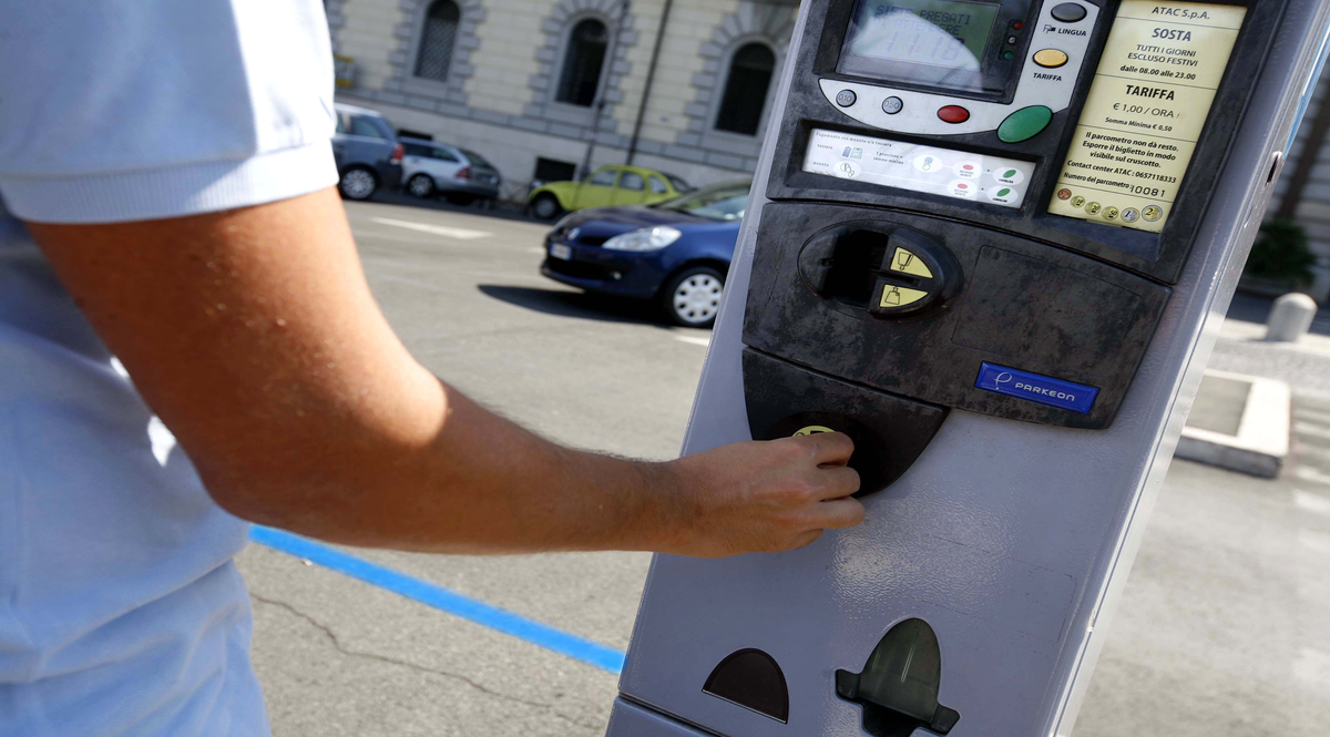 Parcheggi a pagamento: gli abbonamenti sono attivi