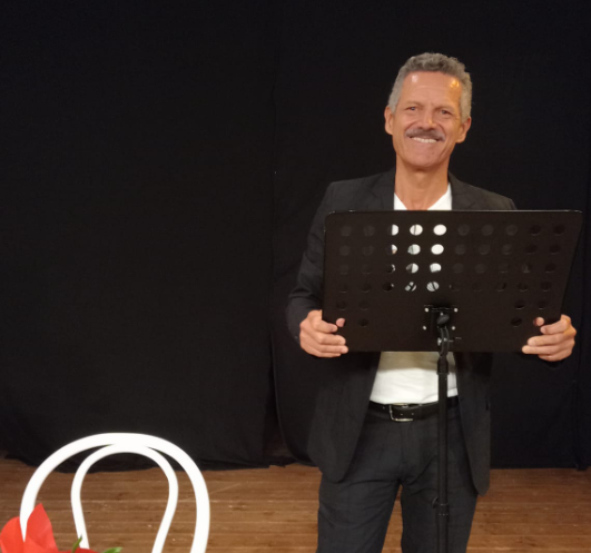 Nicola Losapio, con il gruppo di lettura “La Leggerezza”, in un trionfo di Cultura e Poesia