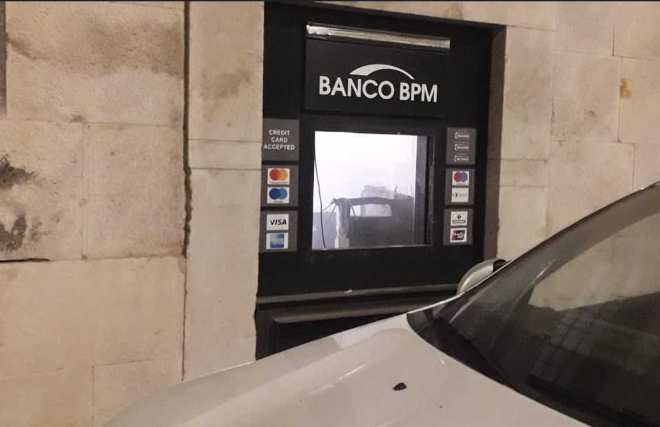 A Bisceglie fatto esplodere un bancomat Bpm: i malviventi vanno via col bottino