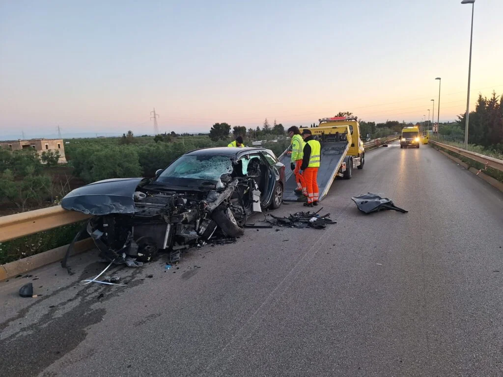 Schianto frontale sulla Bisceglie-Corato: un morto e tre feriti gravi