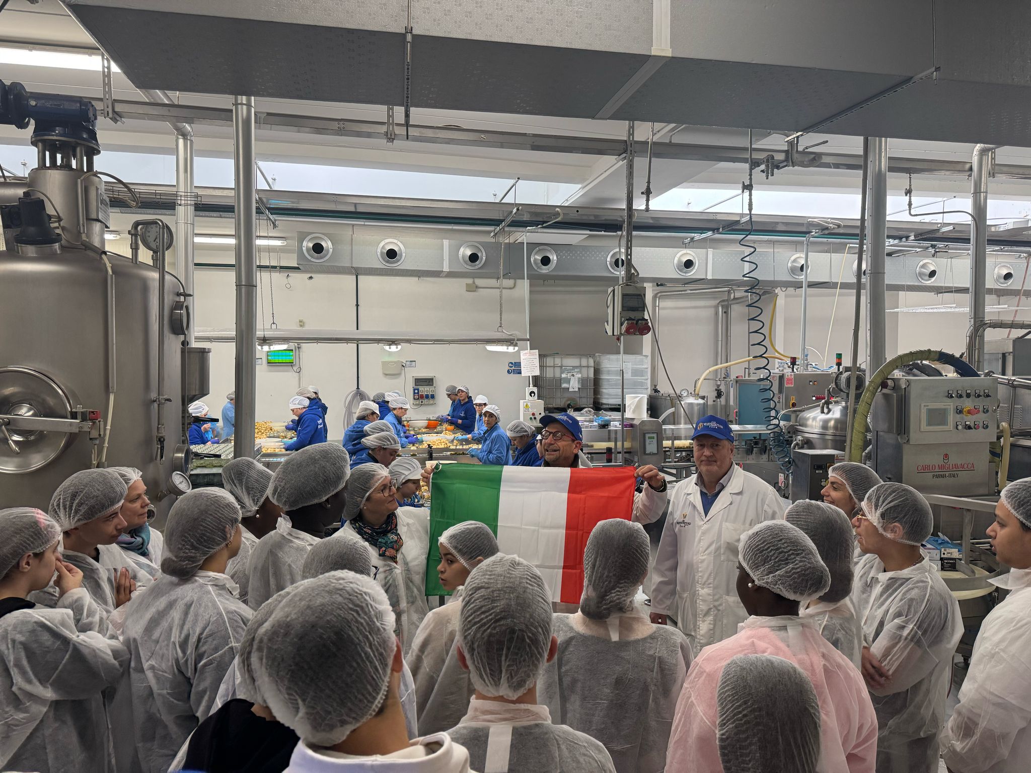 Il gusto non ha confini: un gruppo di studenti francesi in visita a Mastrototaro Food