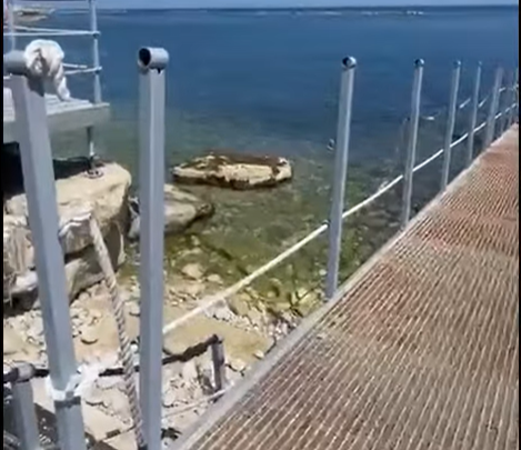 Spiaggia libera attrezzata, Angarano: qualche imbecille ha reciso alcune corde di sostegno e sicurezza