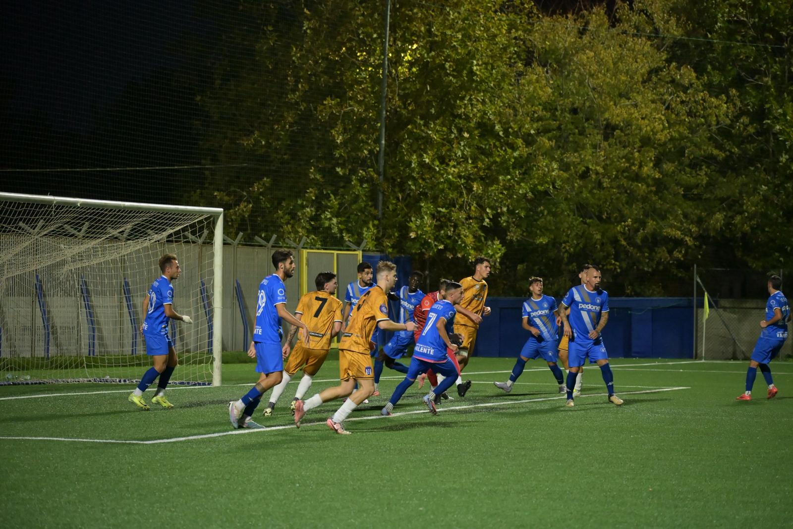 Missione compiuta per l’Unione Calcio Bisceglie: gli azzurri pareggiano 2-2 a Mola e volano al terzo turno di Coppa