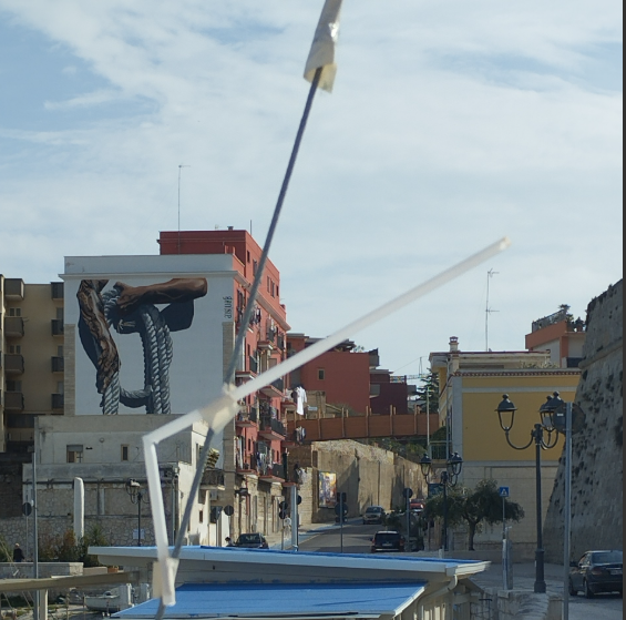 Associazione Arci Bisceglie, strappati i vessilli della manifestazione pro Palestina