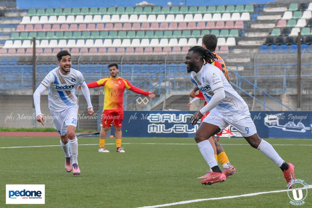Bis dell’Unione Calcio Bisceglie: gli azzurri superano il Gallipoli nel finale e trovano la seconda vittoria consecutiva