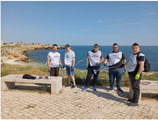 Giovani in azione per il mare: la Soms Roma Intangibile ripulisce le spiagge di Bisceglie